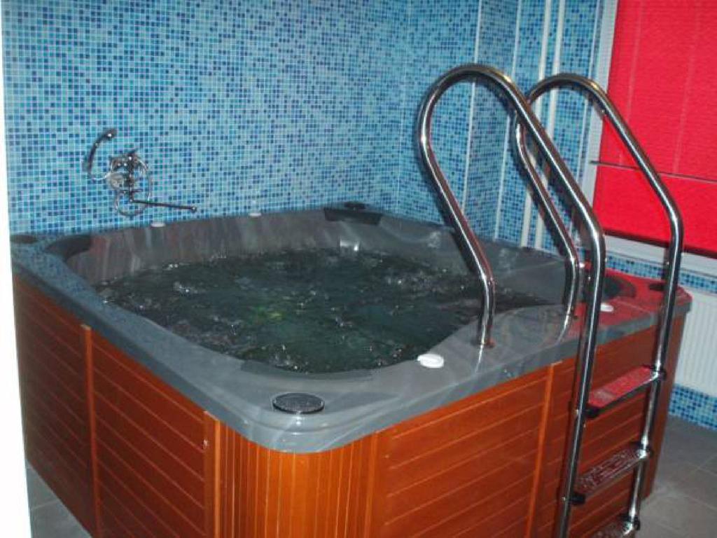Hotel Montenegro Bruntal Ngoại thất bức ảnh